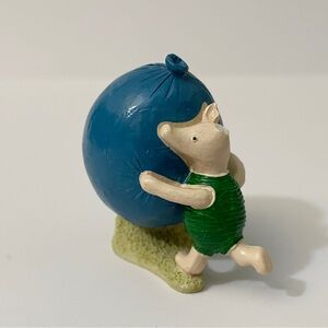 Disney Classic Winnie the Pooh Piglet & Blue Balloon Figurine Flaws